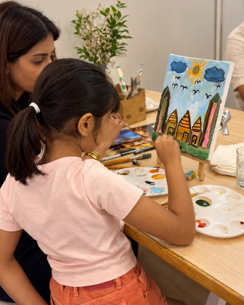 Art Cafe – girl painting